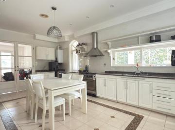 Casa · 331m² · 4 Ambientes · 3 Cocheras · Venta de Casa en Country Abril