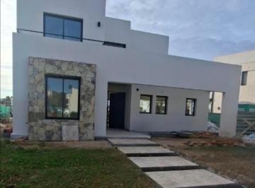 Casa · 154m² · 5 Ambientes · Casa en Venta en San Pablo