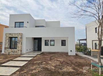 Casa · 154m² · 5 Ambientes · Casa en Venta en San Pablo