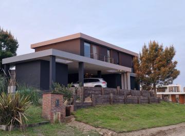 Casa de 6 ambientes, Costa Esmeralda · Ecuestre 336 - 4 Dorm C/pileta