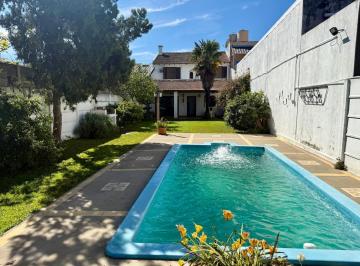Casa · 225m² · 5 Ambientes · 1 Cochera · Casa en Florida Oeste