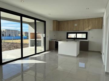 Casa · 152m² · 5 Ambientes · 2 Cocheras · Casa en Venta en Santa Elena, Pilar del Este, Pilar