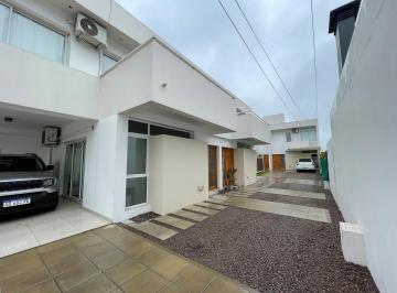 Departamento · 85m² · 3 Ambientes · 1 Cochera · Duplex de Categoría con Jardín, Terraza, Radiadores