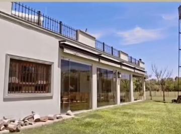 Casa · 450m² · 10 Ambientes · 10 Cocheras · Campo en Venta de 15 Ha 3 Casas, 2 Piletas, Caballerizas. Corrales. Exaltación de La Cruz.