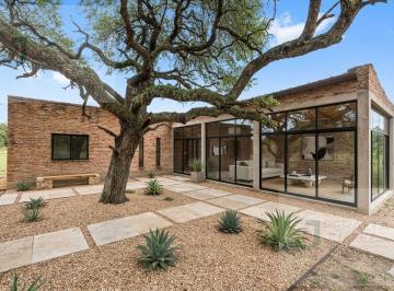 Casa · 83m² · 3 Ambientes · 2 Cocheras · Casa con Quincho a Terminar en Venta en La Mansa