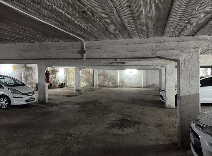 Garage · 300m²