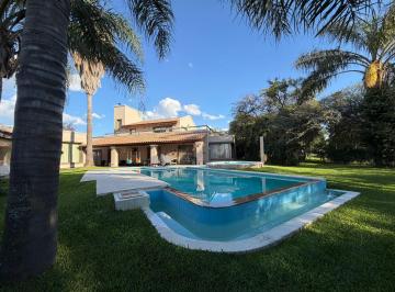 Casa · 1500m² · 10 Ambientes · 5 Cocheras · Vendo Casa en El Bosque 5 Dorm - Cava - Córdoba