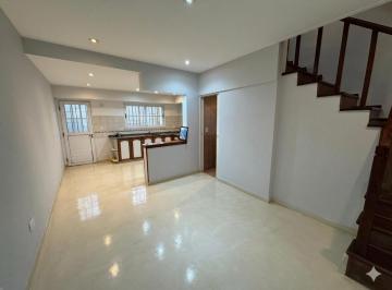 PH · 94m² · 4 Ambientes · 1 Cochera · Venta - Excelente PH Tipo Triplex con Cochera Cubierta - Apto Permuta - Usd110.000