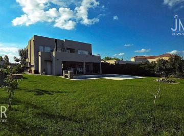 Principal · Casa en Venta 6 Ambientes Santa Guadalupe, Pilar del Este. Lote 700 m²