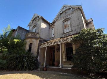 Casa · 409m² · 8 Ambientes · Casa - Lomas de Zamora Oeste