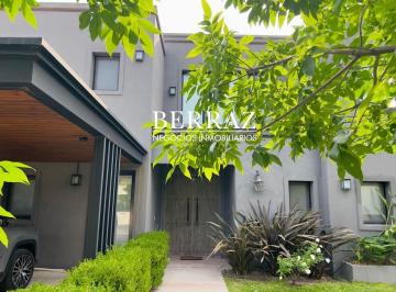 Casa · 270m² · 5 Ambientes · 5 Cocheras · Casa Alquiler Anual con Muebles 4 Dorm. Altos de Campo Grande Lote de 850 m² Pilar