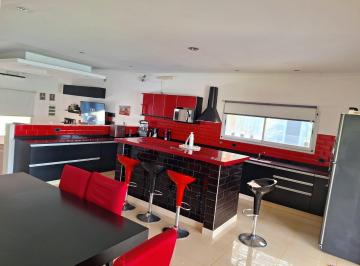 Casa · 147m² · 4 Ambientes · 2 Cocheras · Casa con Pileta Apto Credito Hipotecario en El Barrio San Sebastián - Escobar