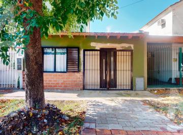 Casa · 58m² · 4 Ambientes · 1 Cochera · Departamento en La Plata