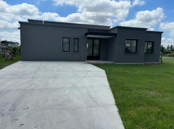 Casa · 180m² · 4 Dormitorios · 2 Cocheras · Casa en San Matias