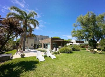 Casa · 300m² · 5 Ambientes · 1 Cochera · Casa en Venta en San Isidro Labrador, Villanueva, Tigre