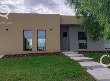Casa · 145m² · 5 Ambientes · Venta Casa Área 1 San Sebastián