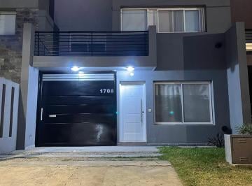 Casa de 3 ambientes, La Plata · Duplex en Alquiler - Barrio El Quimilar