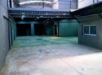 Local comercial · 650m² · 10 Ambientes · 4 Cocheras · Hermoso Galpón en Esquina 650 m² Cub. en 2 Plantas Excelente Estado General