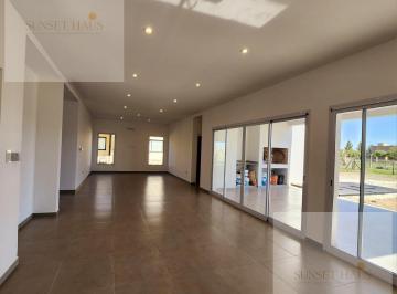 Casa · 172m² · 5 Ambientes · 2 Cocheras · Alquiler Casa San Sebastian Area 8 a Estrenar
