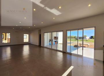 Casa · 172m² · 5 Ambientes · 2 Cocheras · Alquiler Casa San Sebastian Area 8 a Estrenar