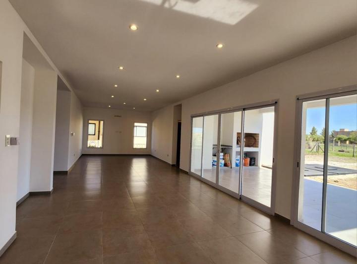 Casa · 172m² · 5 Ambientes · 2 Cocheras