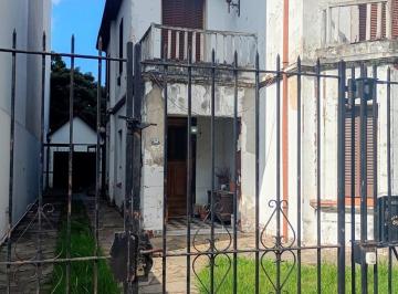 Casa · 180m² · 4 Ambientes · 1 Cochera · Casa Chalet en Venta en Haedo, Morón, G. B. a. Zona Oeste