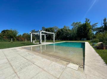 Casa · 220m² · 7 Ambientes · 7 Cocheras · Casa en Alquiler en Barrio La Casualidad, Pilar