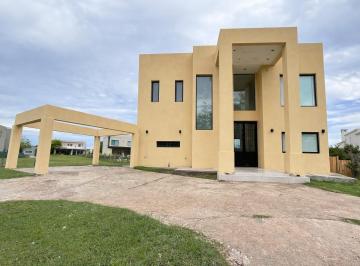 Casa · 215m² · 5 Ambientes · Casa en Venta 4 Dorm Barrio San Pablo Pilar