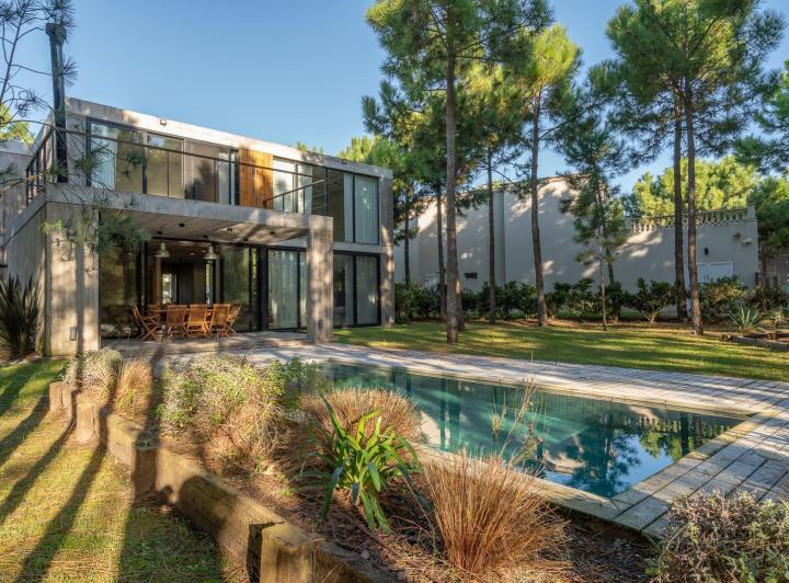 Casa · 305m² · 4 Ambientes · 1 Cochera