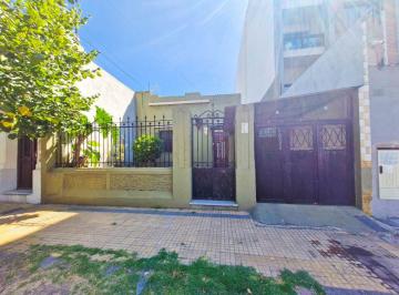 Casa de 4 ambientes, Lanús · Casa 4 Ambientes con Patio, Quincho y Terraza en Lanús Este