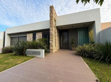 Casa · 411m² · 5 Ambientes · 1 Cochera · Casa en Alamos del Aero Club a Estrenar