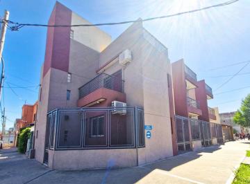 Casa de 4 ambientes, Lanús · Triplex 4 Ambientes con Patio, Cochera y Terraza en Lanús