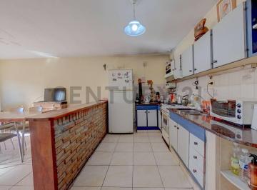 Casa · 171m² · 5 Ambientes · 1 Cochera · Venta - Casa - Dos Plantas - 3 Dorm. - Cochera - Local Comercial, Las Delicias, Rosario