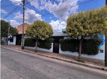 Casa · 387m² · 6 Ambientes · 3 Cocheras · Casa - Alto Alberdi