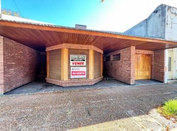 Casa · 300m² · 4 Dormitorios · 1 Cochera · Casa en Venta en Los Toldos