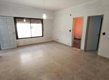Casa · 142m² · 4 Ambientes · Venta de Casa Multifamiliar - Villa Luzuriaga