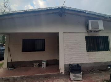 Casa de 4 ambientes, Puente de Hierro · Casa con Piscina y Parque en Venta