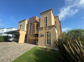 Casa · 318m² · 5 Ambientes · 7 Cocheras · Casa a La Venta en El Canton