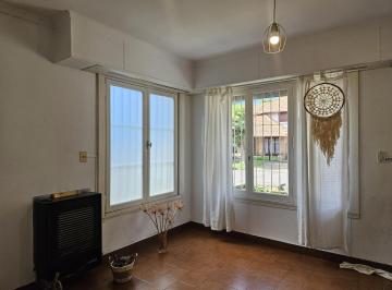 Casa · 87m² · 3 Ambientes · 1 Cochera · Casa Al Frente con Garage y Patio | Barrio Villa Primera