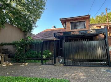 Casa · 130m² · 4 Ambientes · 1 Cochera · Chalet 3 Dorm. en 2 Plantas | Garage | Parrilla | Apto Credito - Temperley