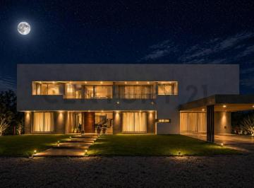 Casa · 370m² · 7 Ambientes · 4 Cocheras · Casa en Venta en Campos de Roca Ll