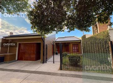Casa · 221m² · 8 Ambientes · 2 Cocheras · Casa Amplia en Barrio Belgrano - Apta Crédito