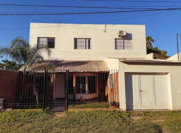 Casa · 195m² · 6 Ambientes · 2 Cocheras · Propiedad de 4 Habitaciones + Garaje + Patio - Apta Crédito