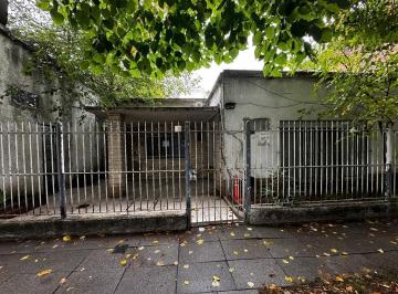Casa · 95m² · 1 Cochera · Casa a La Venta en Planta Baja en Martinez.