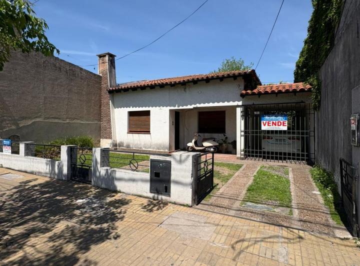 Casa · 187m² · 8 Ambientes · 1 Cochera