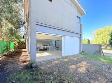 Casa · 156m² · 2 Ambientes · 2 Cocheras · Venta - Casa 2 Ambientes - Garage Quincho - Apto Crédito - Barrio Alfar