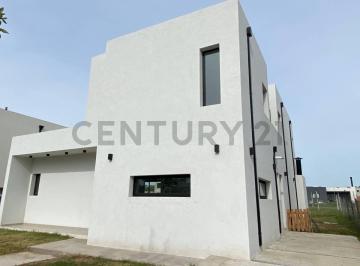 Casa · 188m² · 4 Ambientes · 3 Cocheras · Casa Minimalista en Santa Lucia