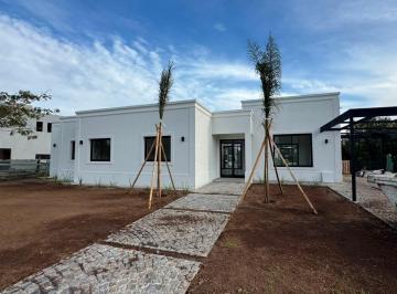 Casa · 180m² · 5 Ambientes · 1 Cochera · Casa en Venta en San Matias, Escobar, G. B. a. Zona Norte