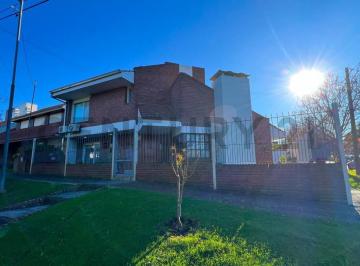 Casa · 230m² · 5 Ambientes · 2 Cocheras · Venta Casa 5 Ambientes con Parque y Quincho San Carlos Mar del Plata