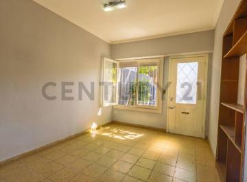PH · 95m² · 3 Ambientes · 1 Cochera · Venta PH Casa 3 Ambientes Al Frente con Trotadora Para Vehículo y 2 Patios